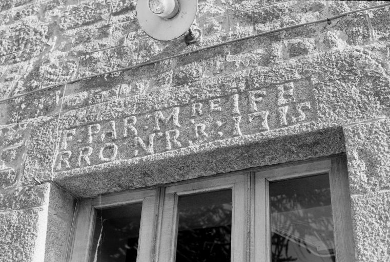 Presbytère, rue du Maine (Louvigné-du-Désert)