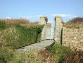 Pont-levis et entrée monumentale, Ile Cézon (Landéda)