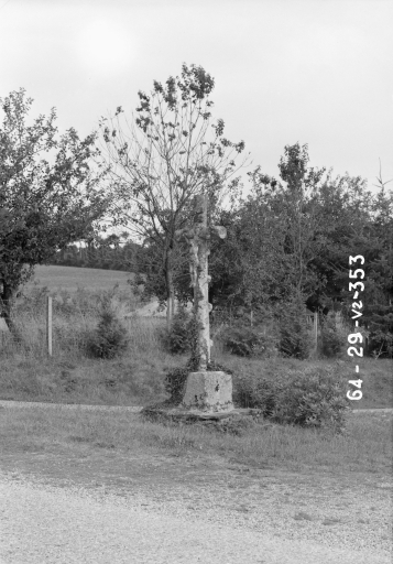 Croix de chemin, Saint-François (Saint-Hernin)