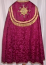 Ornement rouge 4 : chape, chasuble, bourse de corporal, étole, manipule, voile de calice