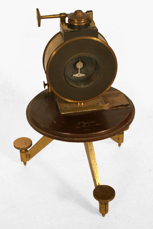 Présentation de la collection d'instruments scientifiques du lycée Émile Zola, Avenue Jean Janvier (Rennes)