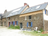 Alignement de trois maisons, Mouillé (Saint-Médard-sur-Ille)