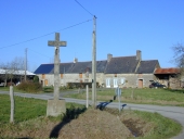 Croix de chemin, le Petit Bas Chemin (Cuguen)