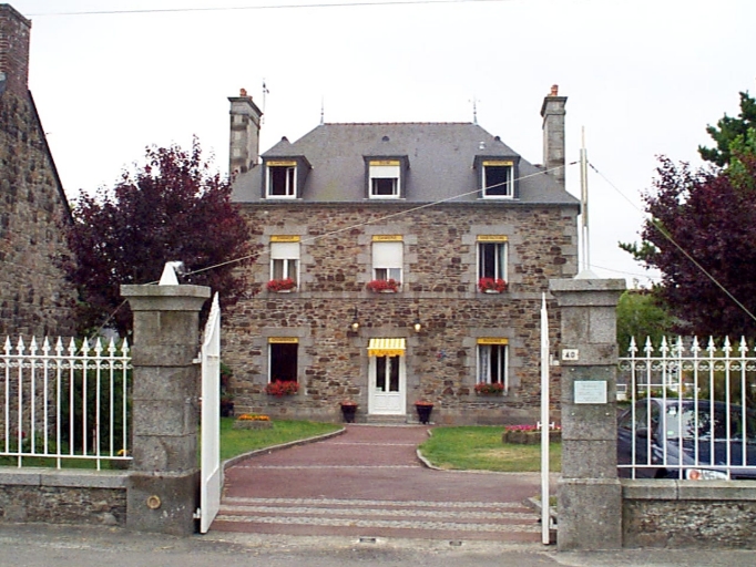 Maison, dite La Salmonière, 40 rue de la Grève (Le Vivier-sur-Mer)