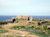 Ouvrages d'entrée du fort : fossé, enceinte en redan, porte, Ile aux Moines, fort, les Sept-Iles (Perros-Guirec)