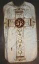Ornement blanc 2 : chasuble, étole, manipule, voile de calice et bourse de corporal