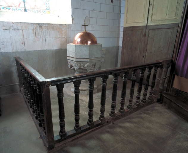 Clôture des fonts baptismaux