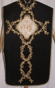 Ornement noir 5 : chasuble, bourse de corporal, étole, manipule, voile de calice