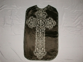 Ornement noir 2 : chasuble, bourse de corporal, étole, manipule, voile de calice