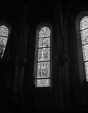 Verrières (8) (verrière historiée, verrière à personnages, rose, verrière décorative) (baies 42, 16, 19, 20, 28, 30, 32), église paroissiale Notre-Dame (Pocé-les-Bois)