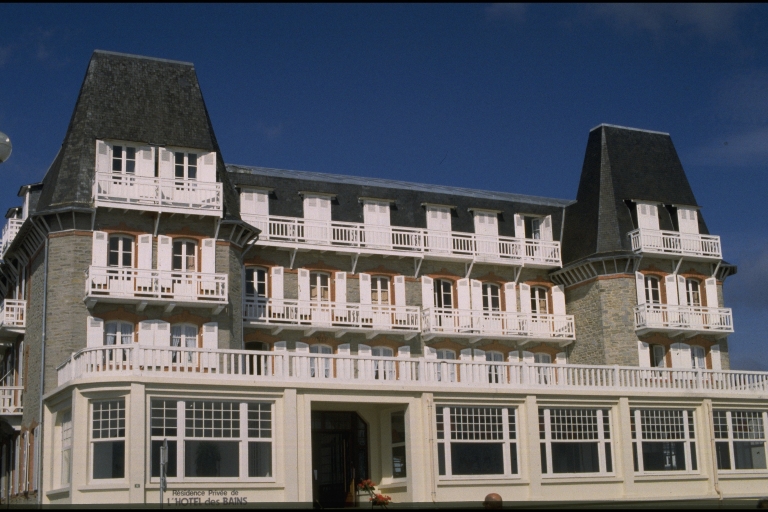 Hôtel de voyageurs, dit Hôtel des Bains, actuellement immeuble, dit résidence privée de l'Hôtel des Bains, 18 boulevard de la Mer, les Mielles (Saint-Cast-le-Guildo)