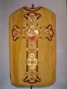 Ornement doré 1 : chasuble, bourse de corporal, étole, manipule, voile de calice