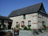Ferme, actuellement maison, 15 rue des Manoirs (Vergéal)