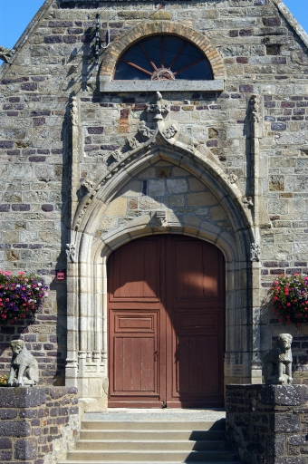Ensemble de reliefs et de deux statues
