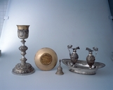 Calice, patène, clochette, bassin à burettes, burettes (chapelle), église paroissiale Saint-Pierre, Saint-Paul (Montreuil-sous-Pérouse)