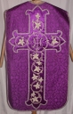 Ornement violet 1 : chasuble, bourse de corporal, étole, voile de calice