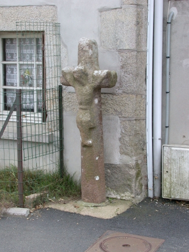 Croix, rue du Bourg, Pontourgon (Pleumeur-Bodou)