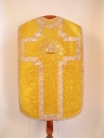 Ornement doré 1 : chasuble, bourse de corporal, étole, manipule, voile de calice