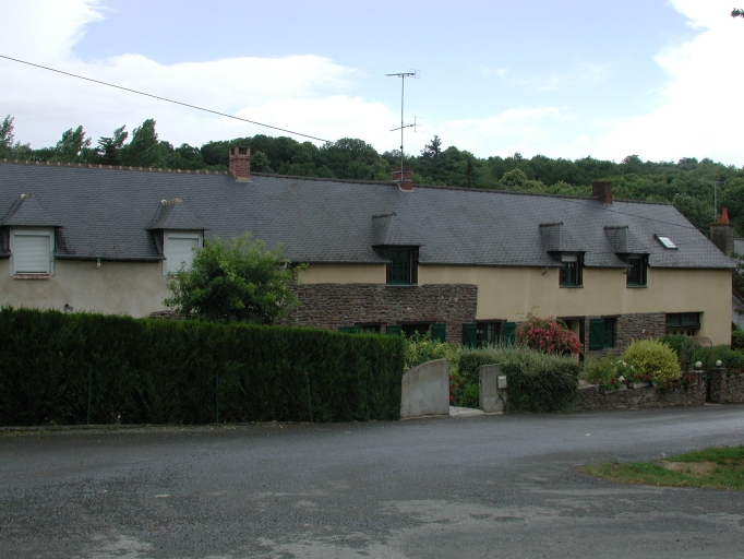 Alignement de trois logis et de dépendances, le Val Beuzet (Talensac)