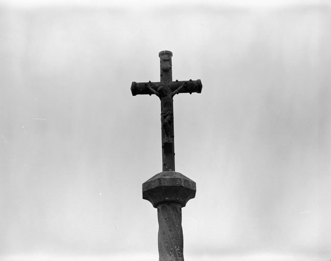 Les monuments sépulcraux sur la commune de Maël-Pestivien