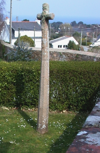 Ancienne croix de cimetière, rue des Plages (Trélévern)