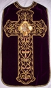 Ornement violet 1 : chasuble, bourse de corporal, manipule, voile de calice