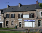 Maison et magasin de commerce, 38, 39 place Foch (Plouha)