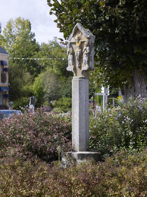 Croix monumentale, dit croix Catheline, au village (Saint-Marcel)