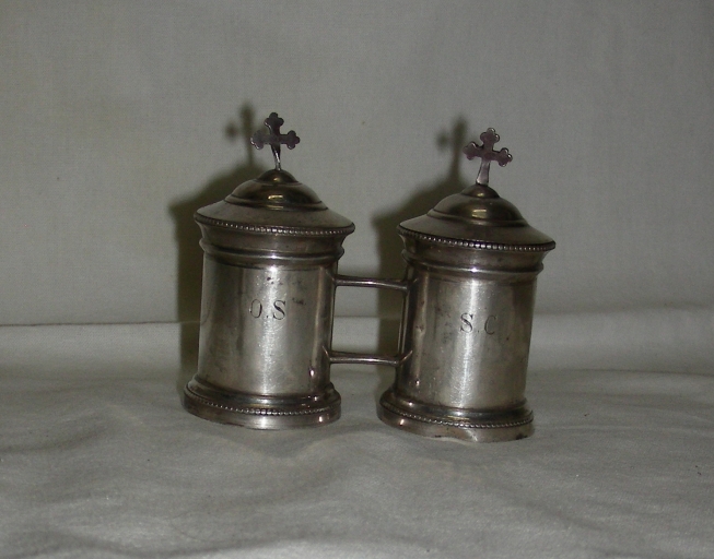 Ampoules à saint Chrème et aux huiles saintes