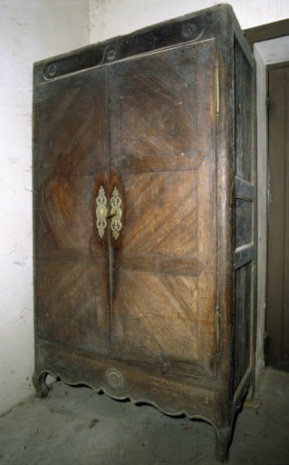 Armoire (Dolo fusionnée en Jugon-les-Lacs - Commune nouvelle en 2016)