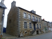 Demeure, 27 rue du Maréchal Leclerc (Saint-Georges-de-Reintembault)