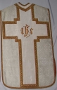 Ornement blanc 3 : chasuble, bourse de corporal, étole, manipule, voile de calice