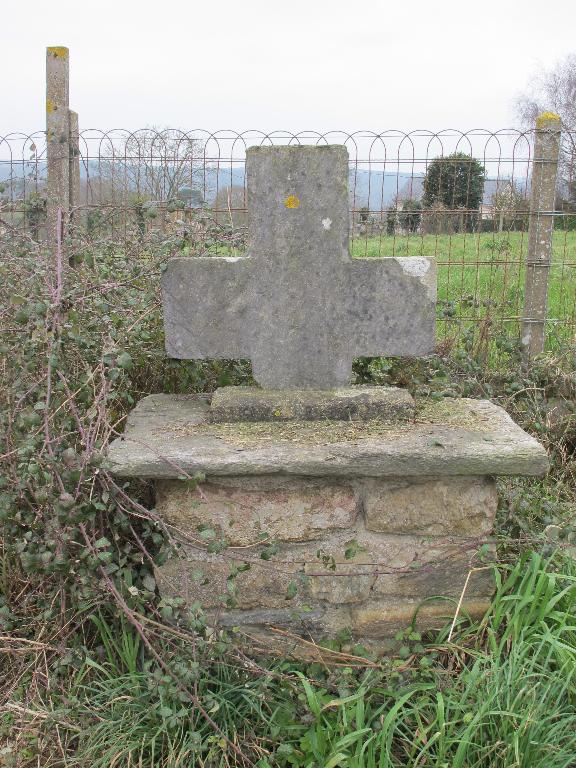 Les Gras, croix de chemin vue de l'est
