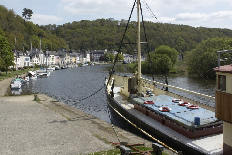 Le port de Port-Launay