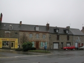 Alignement de maisons, 18-26 avenue Père et Fils (Combourg)