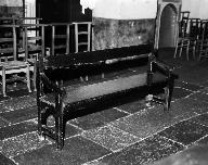 Paire de bancs d'église, chapelle Sainte-Croix (Josselin)