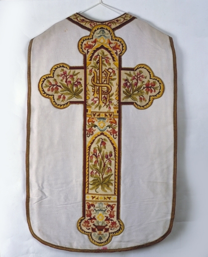 Ornement blanc 1 : chasuble, étole, voile de calice