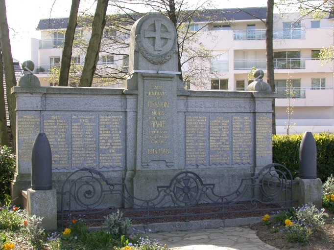 Monument aux morts, place du marché (Cesson-Sévigné)