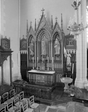 Autels (2), retables (2), tabernacles (2), gradins d'autel (2) (autel secondaire, retable architecturé), style néo-gothique, de la vierge, de saint joseph, église paroissiale Saint-Martin (Erbrée)