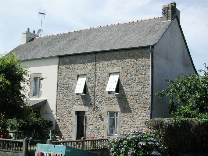 Ancienne ferme, 16-18 rue de la Poste (Bains-sur-Oust)
