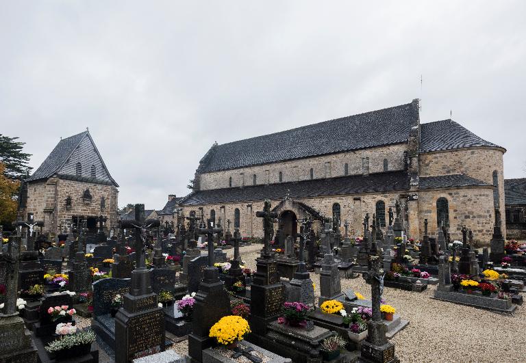 Abbaye de Daoulas, actuellement église paroissiale Notre-Dame, centre d´exposition, parc (Daoulas)