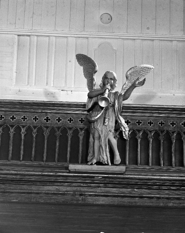 Statue : Ange du jugement dernier, église paroissiale Sainte-Édiltrude (Tréflez)