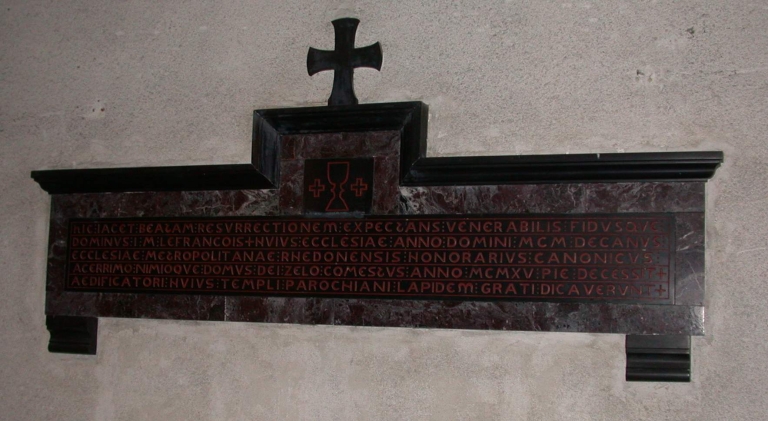 Monument funéraire de l'abbé J. M. Lefrançois