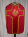 Ornement rouge 2 : chasuble, étole, manipule, bourse de corporal et voile de calice