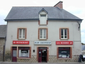 Maison à boutique, 6 rue Centrale (Montreuil-le-Gast)