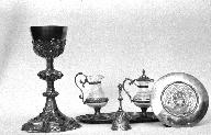 Chapelle d'orfèvrerie : calice, patène, 2 burettes et leur plateau, clochette, église paroissiale Saint-Pierre (Plouescat)
