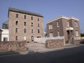 Minoterie du Verger, actuellement immeuble à logements, 12 rue Grand (Plurien)