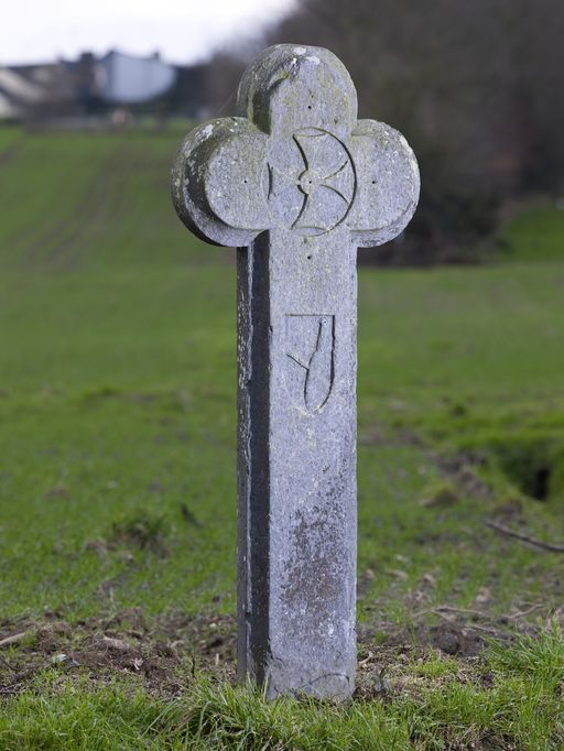 Croix de chemin, dite Croix Boucher, la Planchette (Caro)