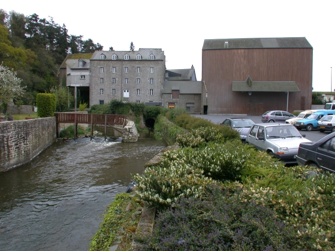 Minoterie Orieux, puis Lorgeril, puis Morin, puis Tassel, actuellement Fouéré, rue des Forges (Jugon-les-Lacs fusionnée en Jugon-les-Lacs - Commune nouvelle en 2016)