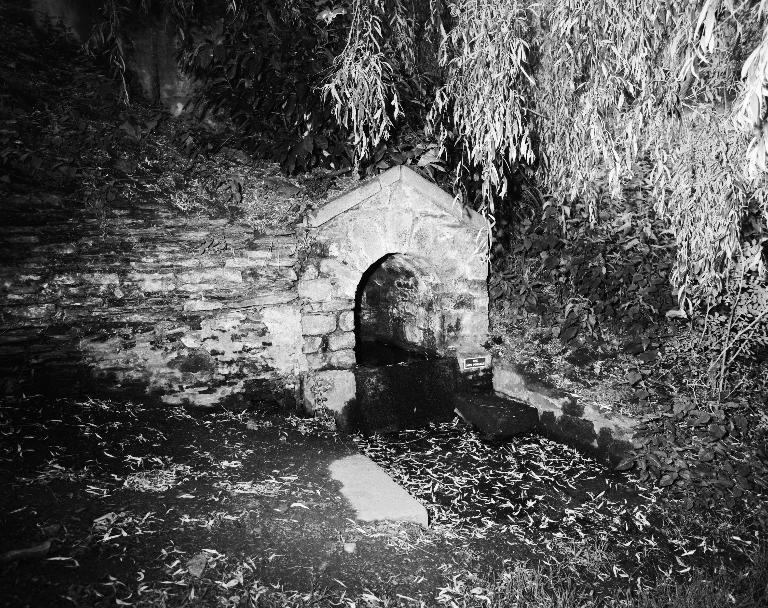 Fontaine, rue du Canal (Josselin)